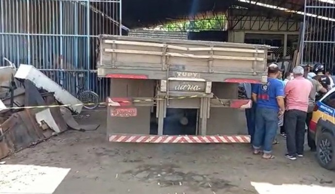 Caminhoneiro e mecânico morrem durante calibragem de pneu em Minas Gerais