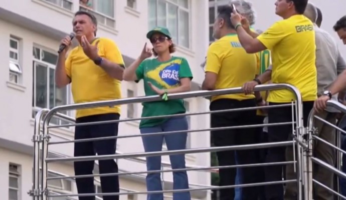 Em discurso, Bolsonaro nega plano de golpe de Estado e diz que é perseguido